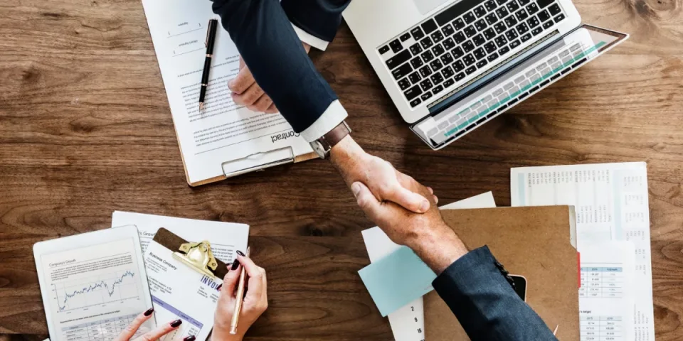 Jak Aplikacje Internetowe dla Firm Rewolucjonizują Zarządzanie i Wydajność